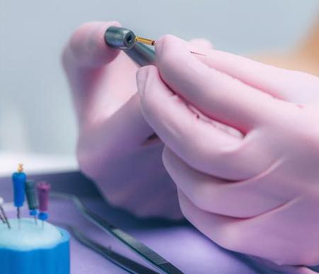 endodontist inserts the flexible rotary files into endontic handpiece